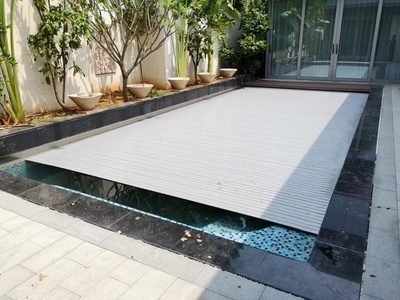 Submerged mounted Automatic Pool Cover Slats